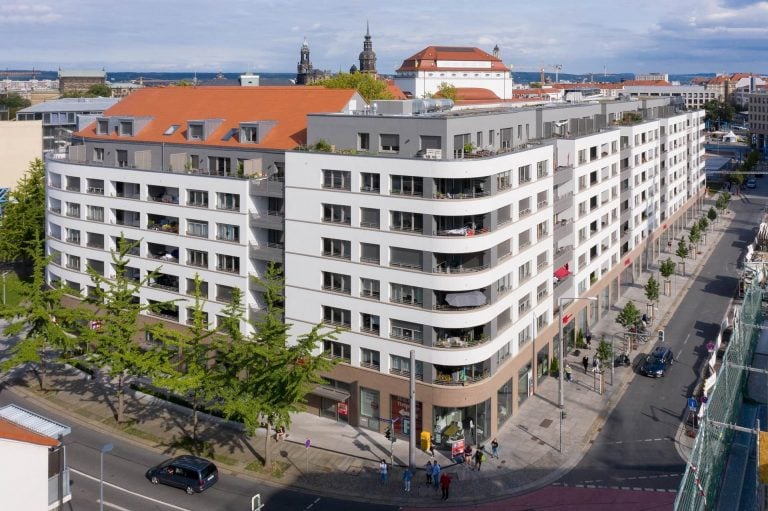 Apartment building on Herta-Lindner street