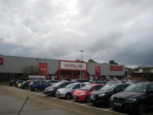 Matalan unit with parking space